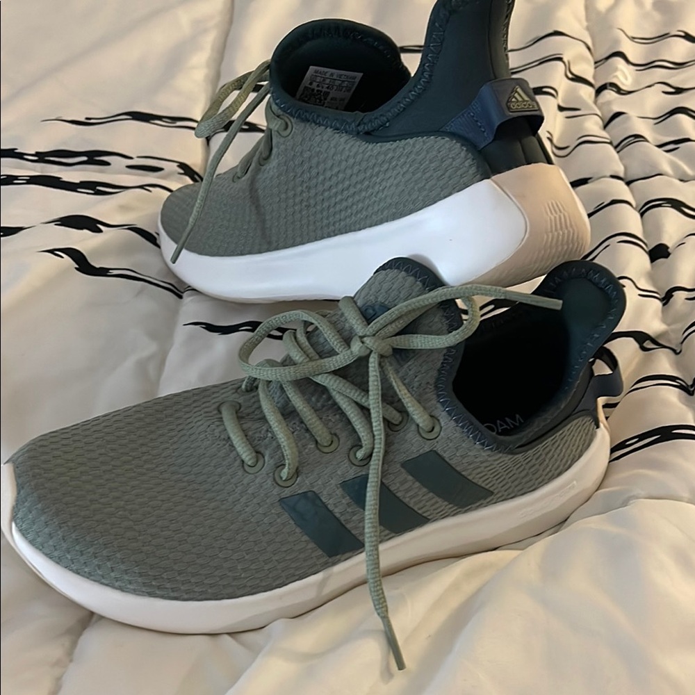 Adidas Women’s Green Sneakers cloud foam plus